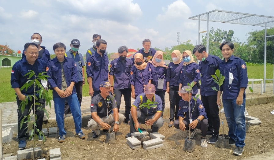 KARANG TARUNA MENGADAKAN KEGIATAN REBOISASI DI SABRANGLOR