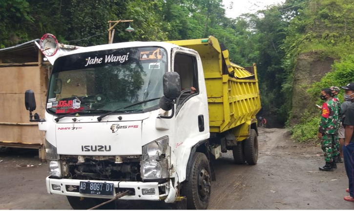 Longsor Tebing di Desa Beteng