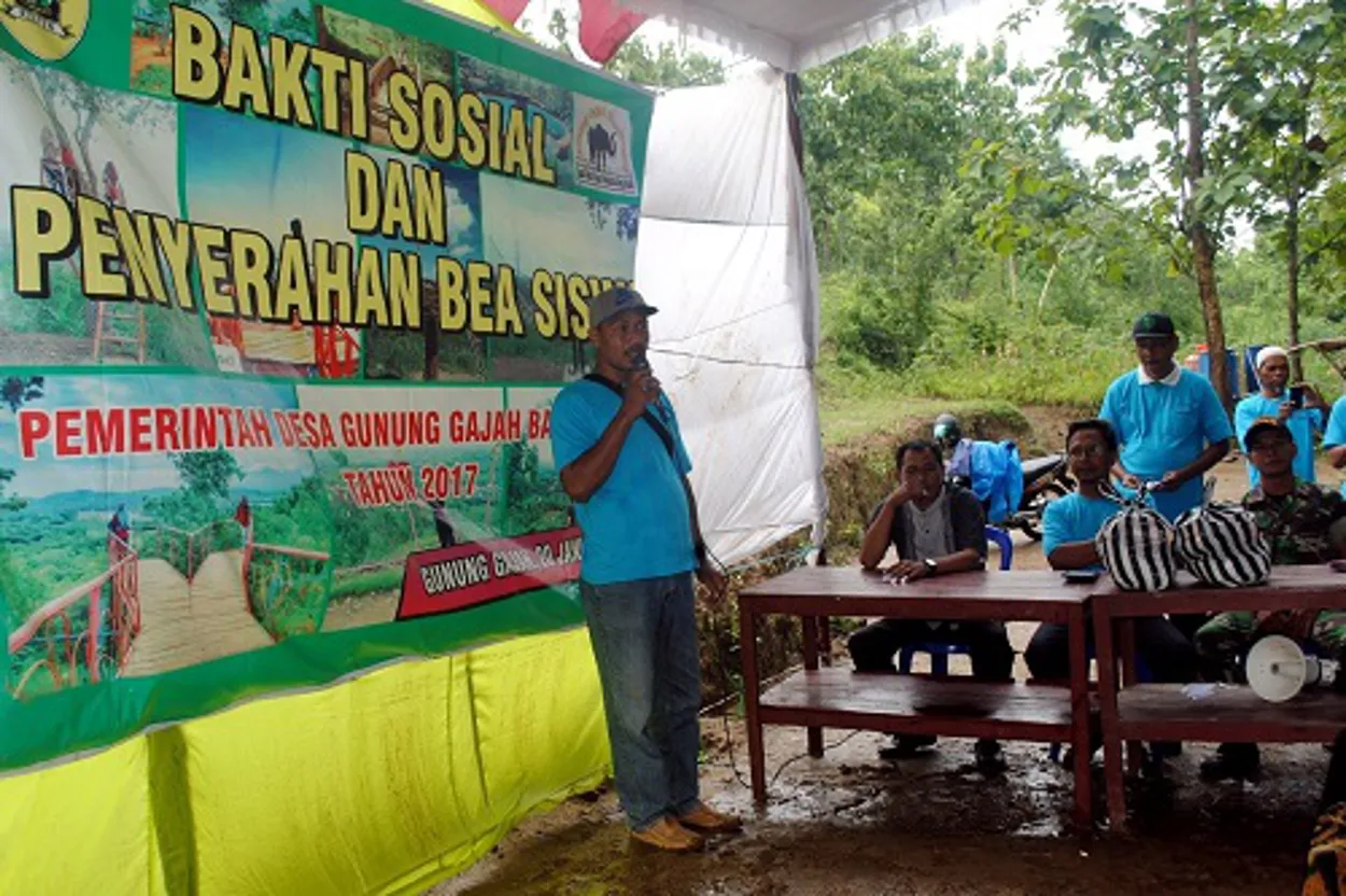 Bakti Sosial dan Penyerahan Beasiswa