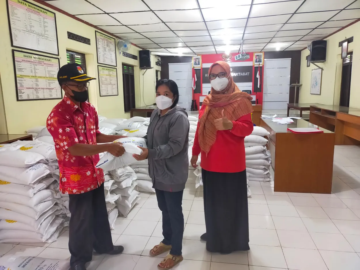Pembagian Bantuan Sosial Beras (BSB) dari Kementrian Sosial RI untuk KPM Desa Joho