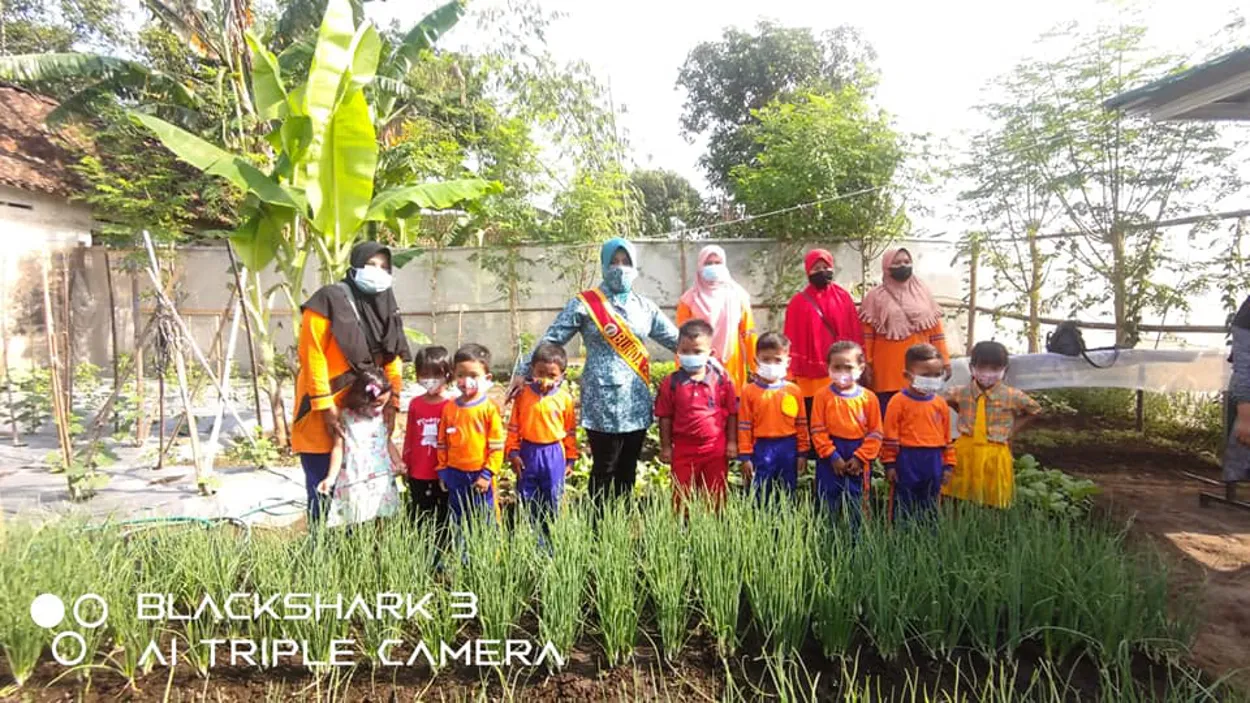 Sambil Rekreasi, Kegiatan "Outing Class" PAUD Harapan Joho Kenalkan Tanaman Sayuran