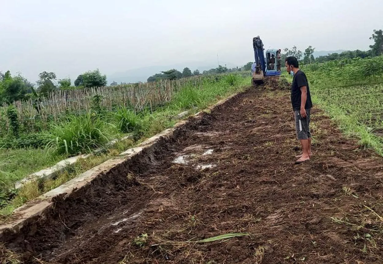 Pembangunan Talud Jalan Usaha Tani Jolontoro