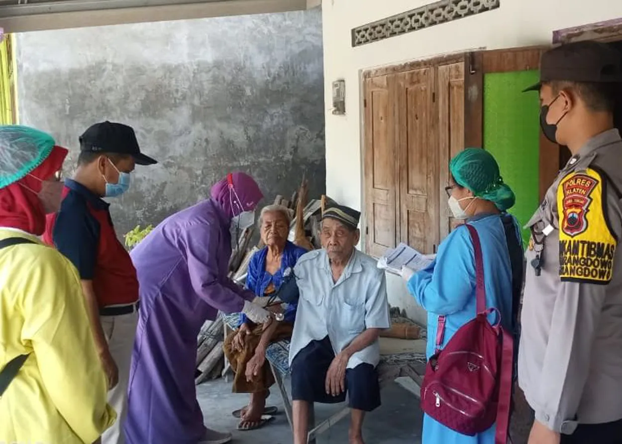 VAKSIN COVID-19 DOOR TO DOOR