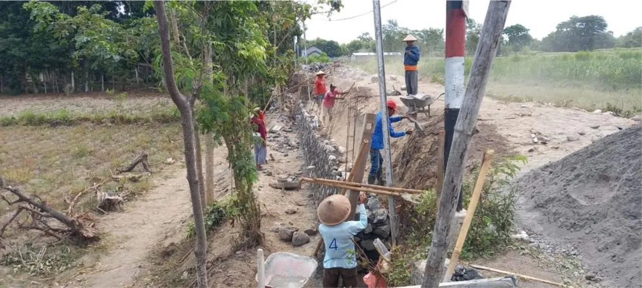 Desa Joho Melakukan Pembangunan Talud Jalan, Untuk Mencegah Terjadinya Ambrol