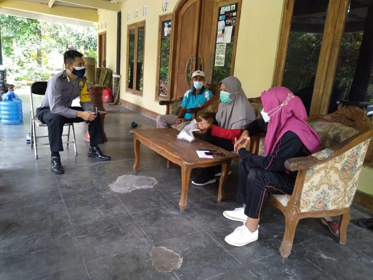 Pengawasan warga isoman di Desa Joho