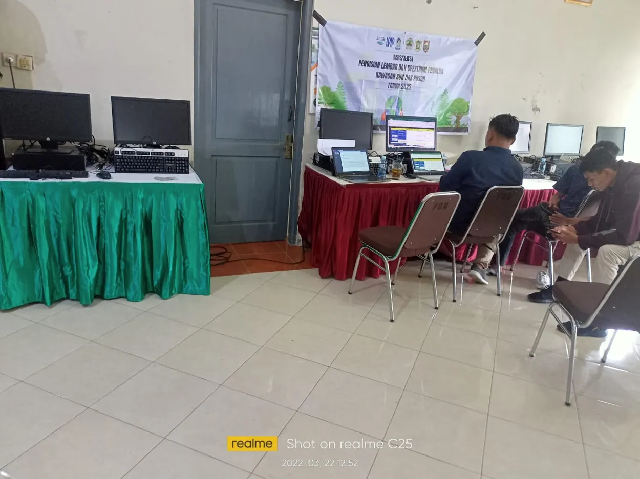 Bantuan komputer dari PT Tirta Ivestasma