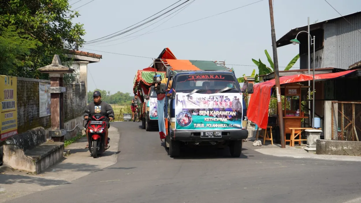 Masyarakat Desa Turus Tampilkan Seni Karawitan Dan Hadrah Di Kirab Budaya Hari Jadi Klaten Ke-218