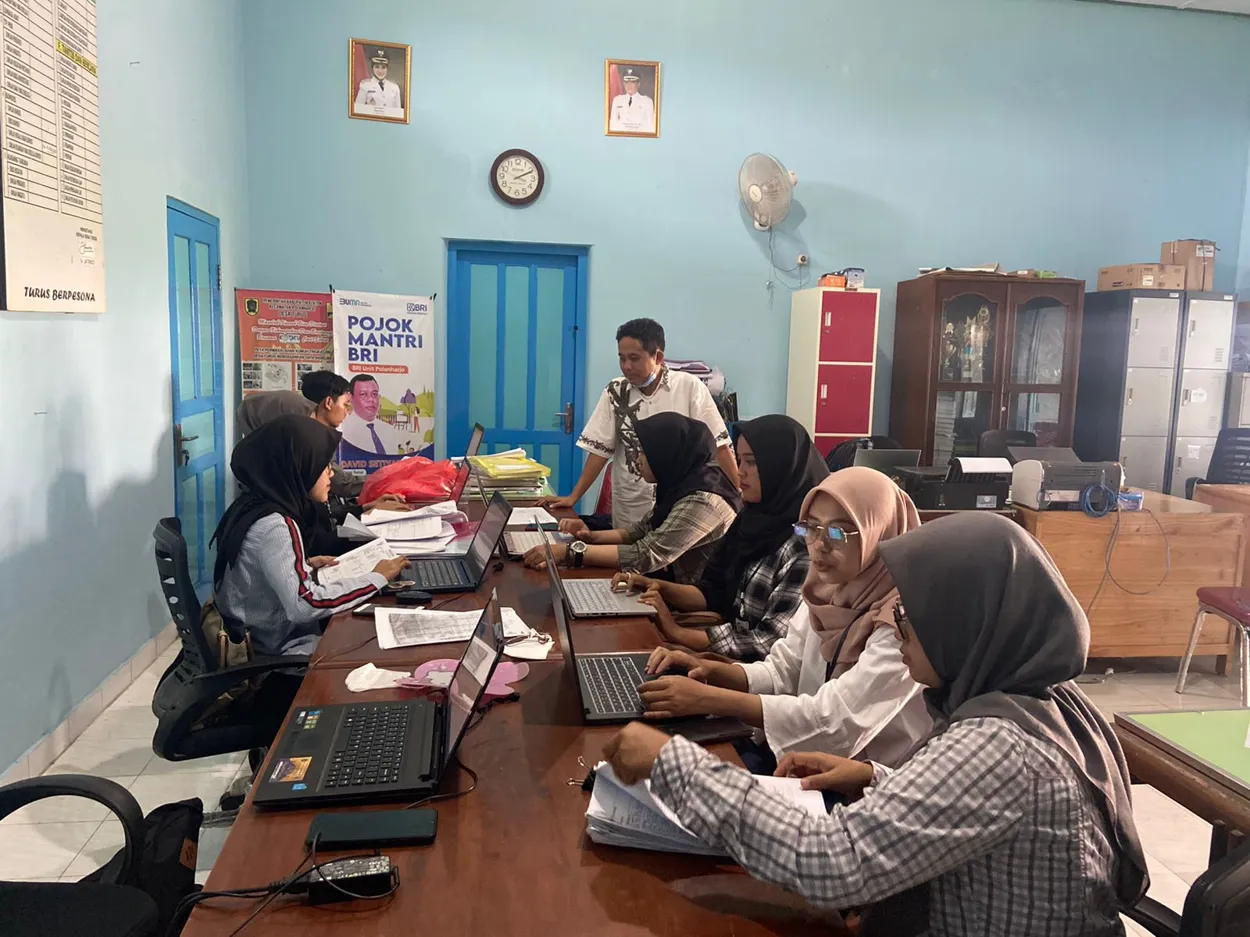 Mahasiswa KKN UNS Bantu Pemerintah Desa Turus Lakukan Pemutakhiran Data SDGs Desa