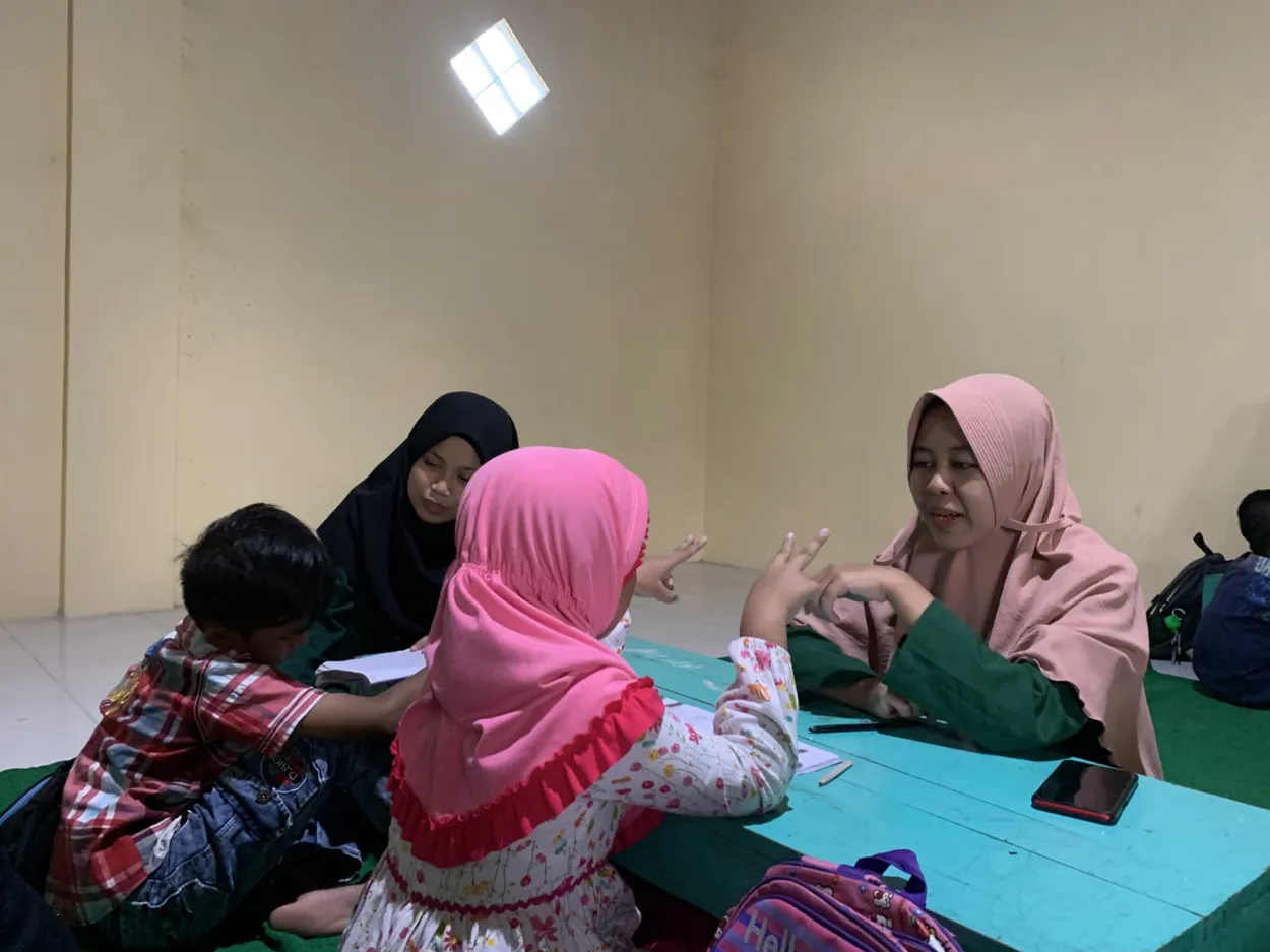 KKN 108 UIN Sunan Kalijaga  mengadakan "Prima Smart" Bimbingan Belajar Anak-anak SD Secara Gratis