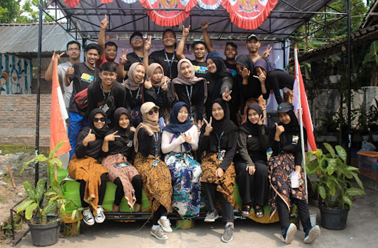 Semarak Hari Kemerdekaan Warga Desa Plumbon Karanglo Bersama Mahasiswa KKN UNS 232