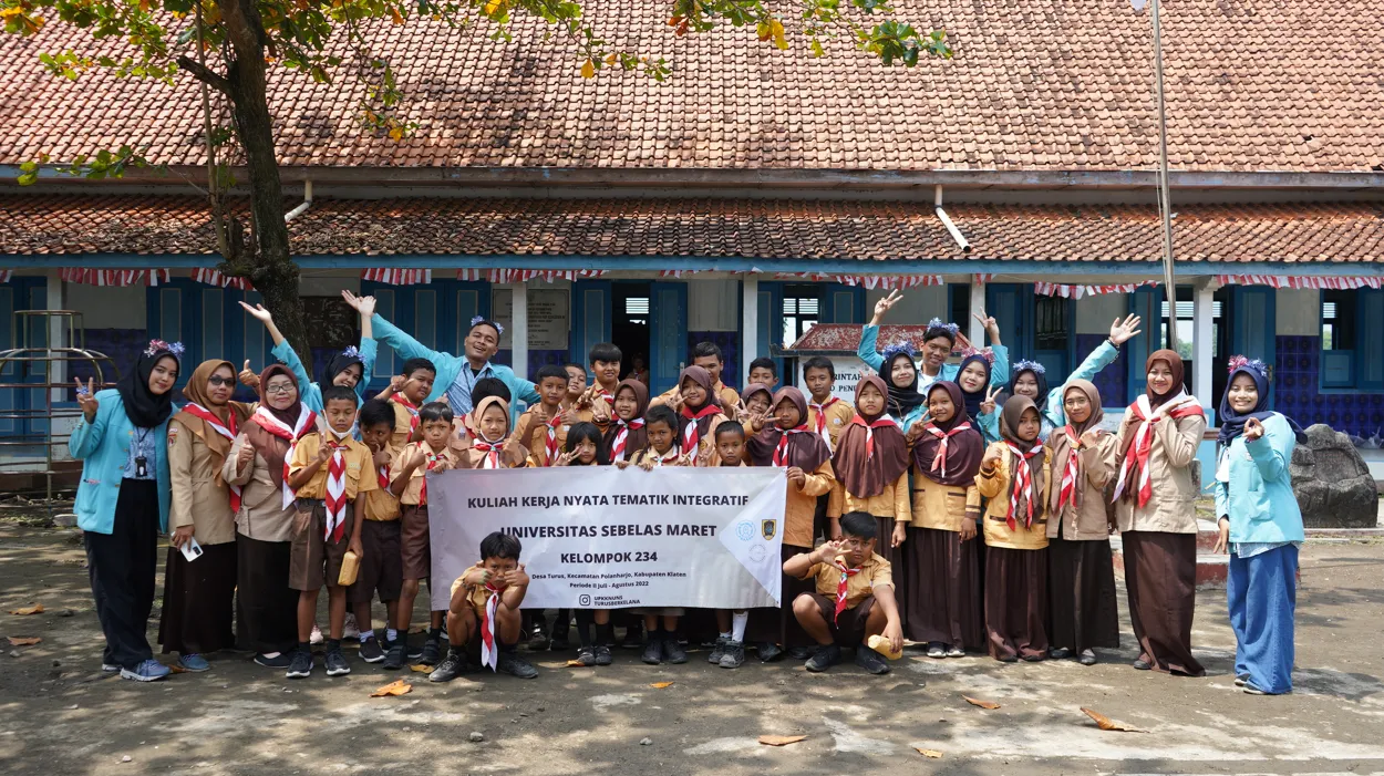 Mahasiswa KKN 234 UNS Menyelenggarakan Tanam Toga Bersama dan Pelatihan Emosi Anak