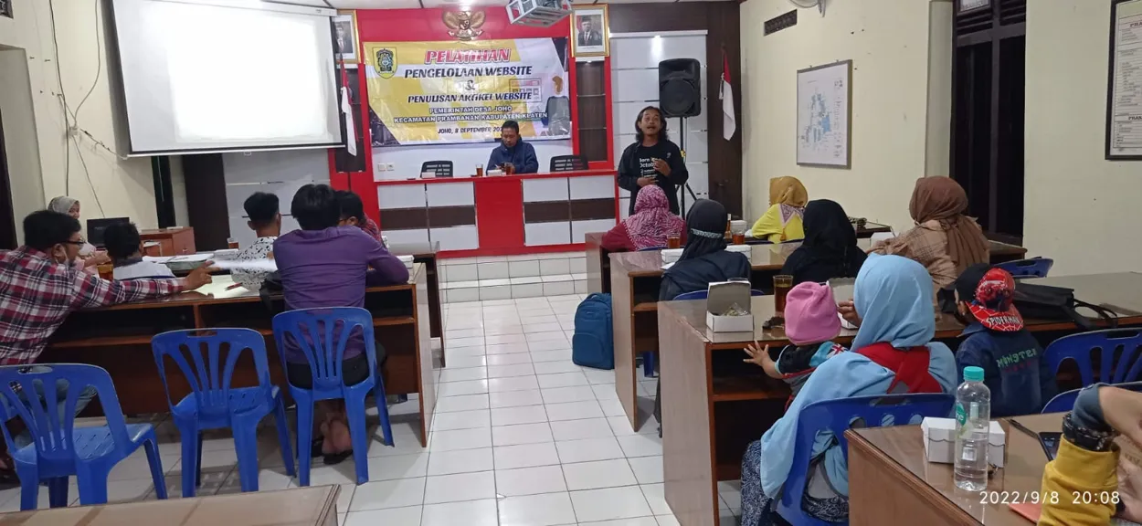 Pelatihan penulisan artikel di Desa Joho
