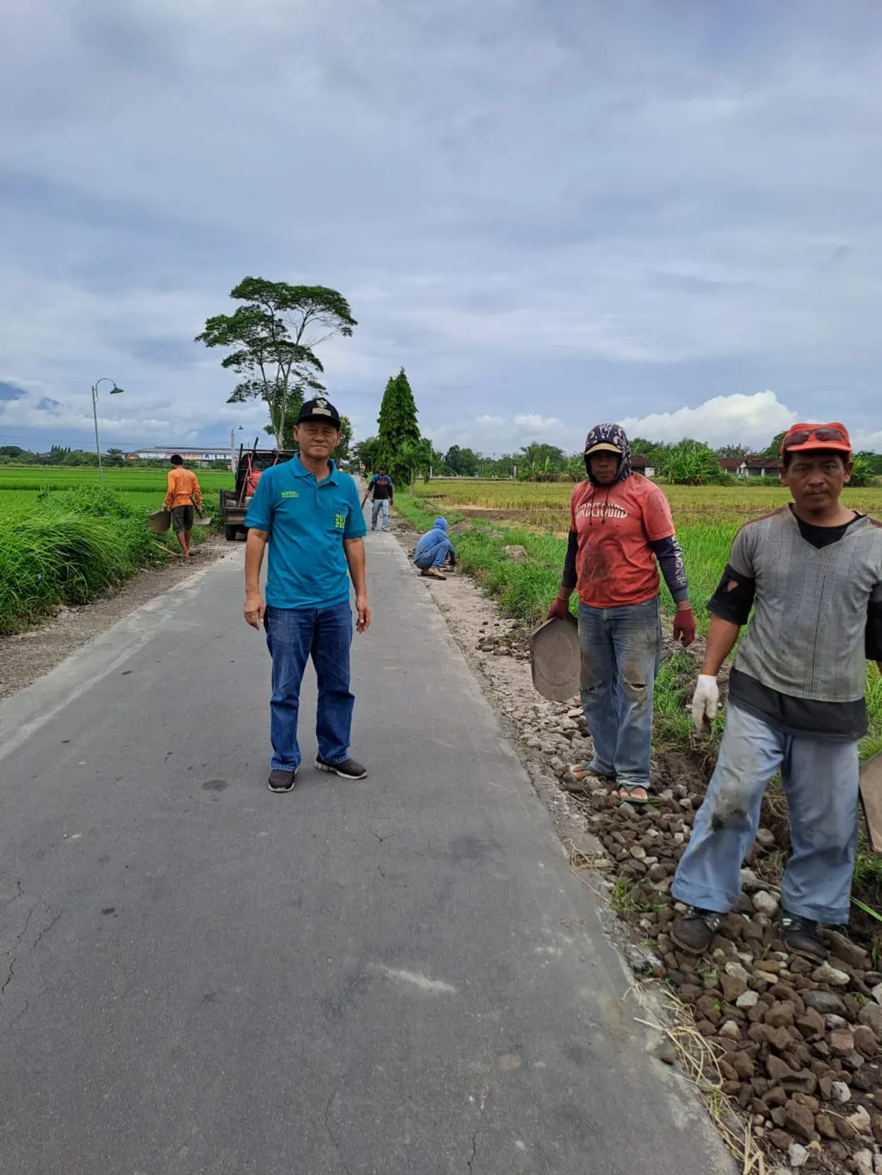 PELEBARAN JALAN POROS DESA BUTUHAN