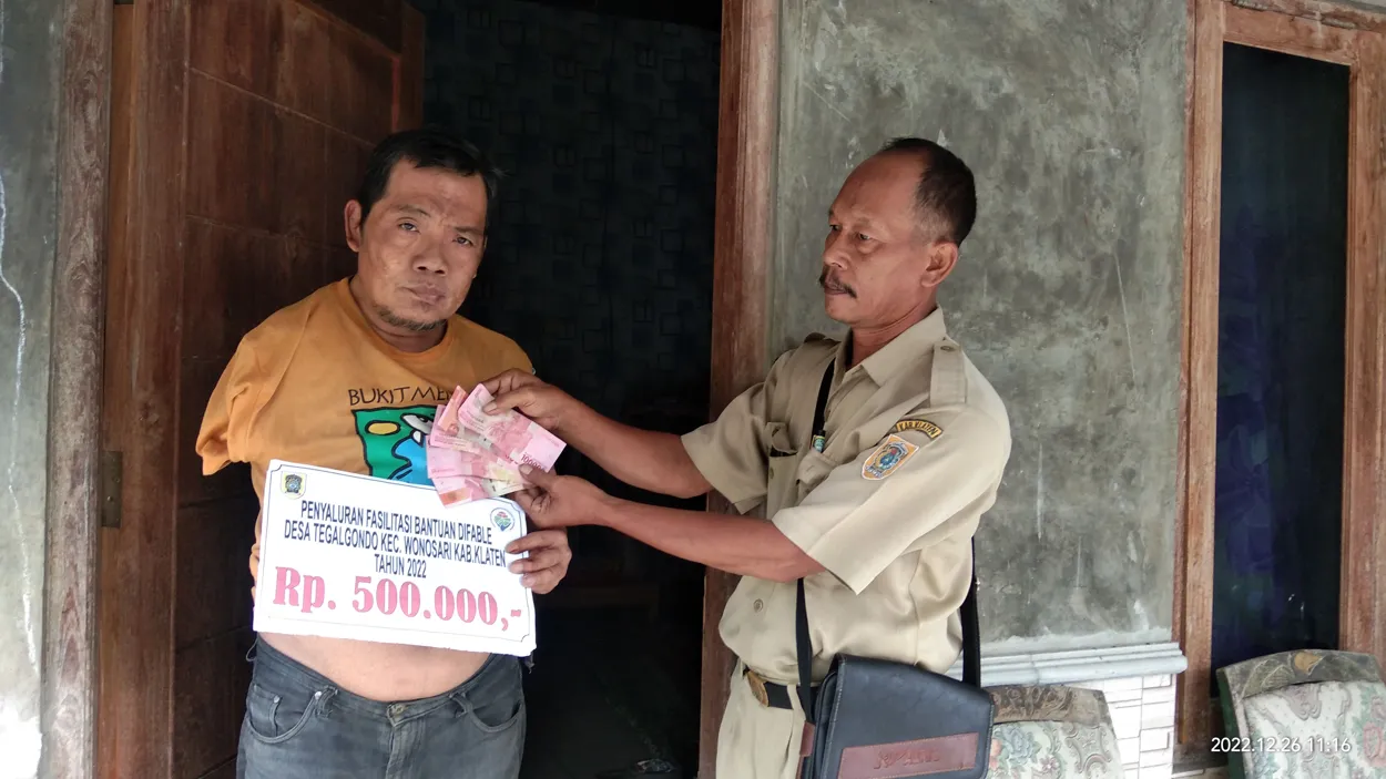 PEMDES Tegalgondo Salurkan Bantuan Langsung Tunai Sebagai Upaya Tercapainya Desa Inklusi 2022