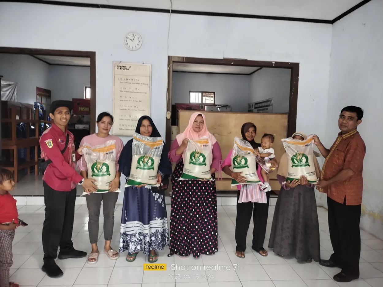 PENYERAHAN BERAS BANTUAN PANGAN CBP 2023 DESA TULUNG