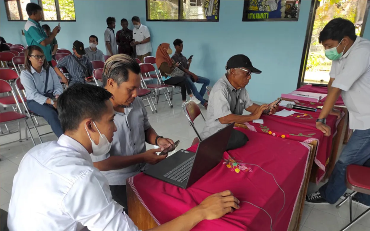 Pelayanan Aktivasi KTP Digital, Desa Plawikan Siap Go-Digital