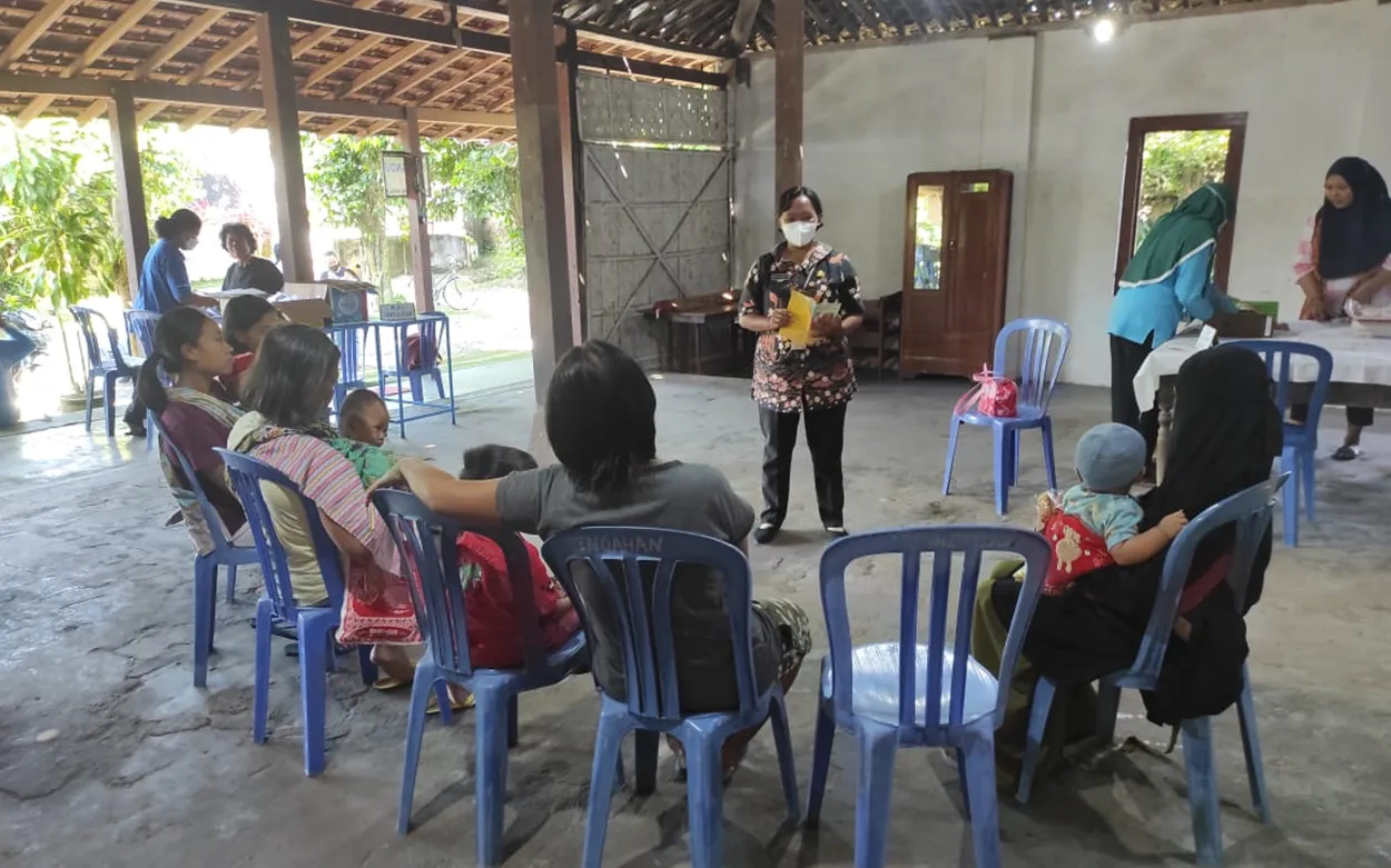 Atasi Stunting, Bidan Desa Lakukan Penyuluhan saat Posyandu