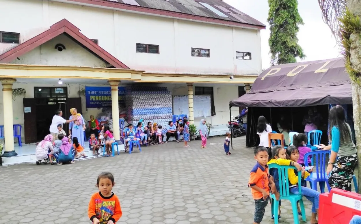 Merapi SIAGA Penduduk KRB III Mengungsi ke TES Desa Balerante
