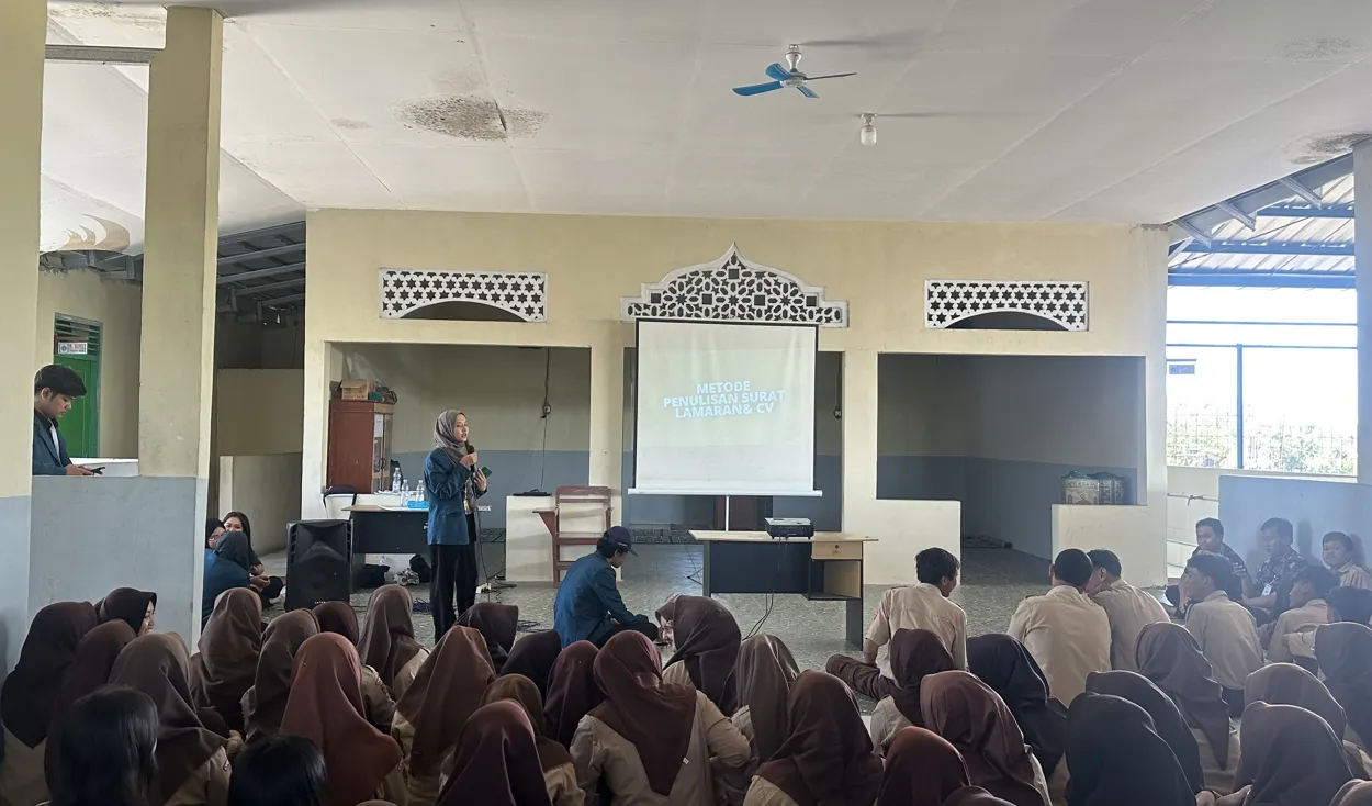 Lulusan SMK Siap Hadapi Persaingan Kerja dengan Mahir Menulis CV dan Surat Lamaran Kerja