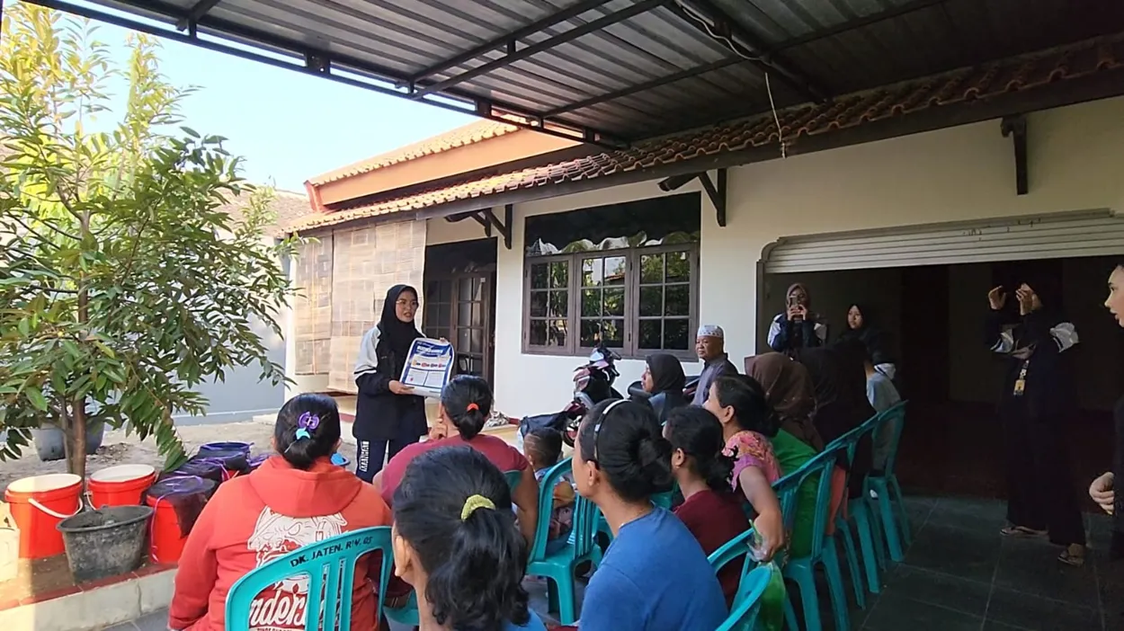 Budidaya Ikan Lele dalam Ember, Upaya Mengimplementasikan Kemandirian Pangan Warga Desa Teloyo