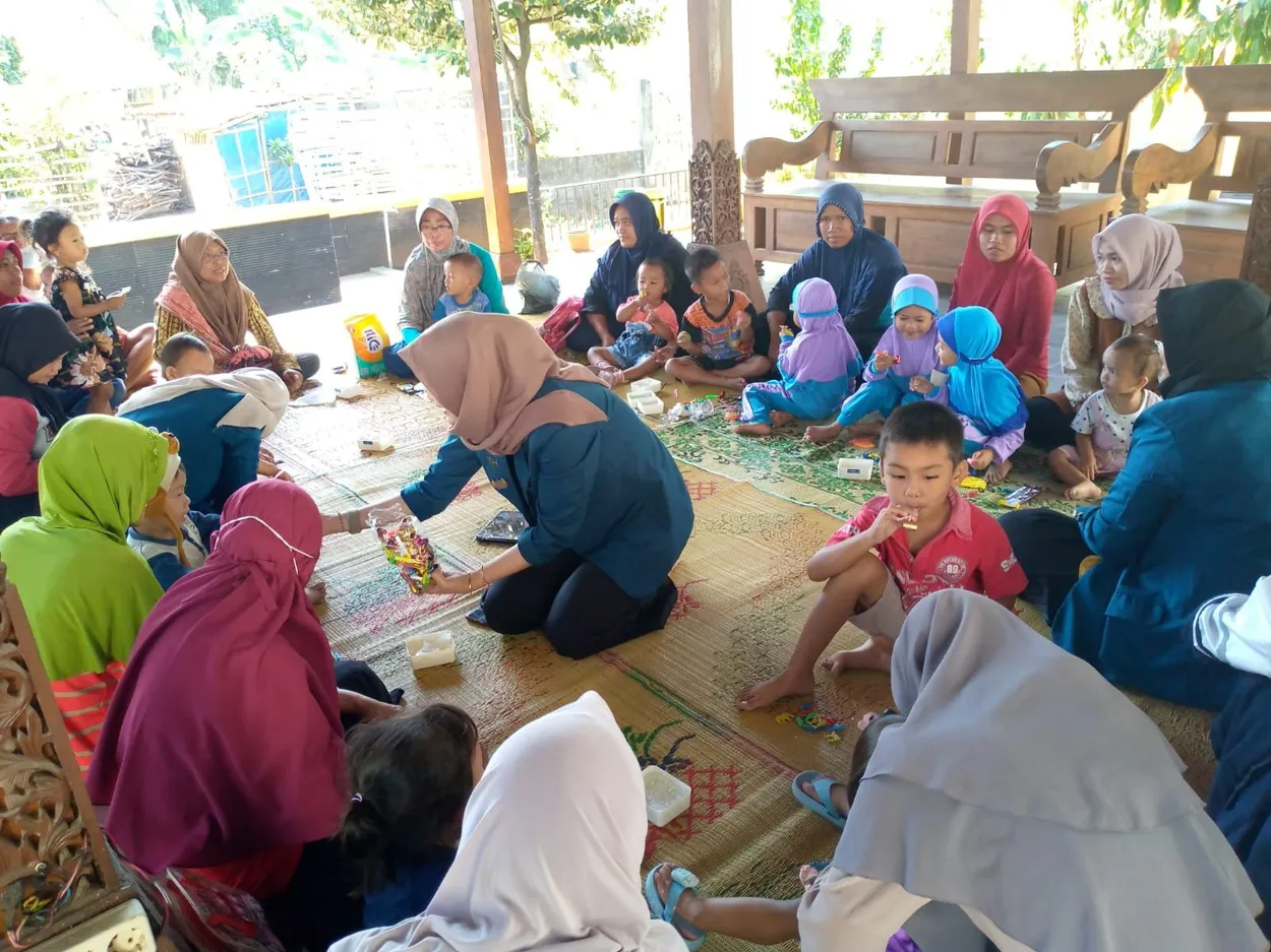 TIM 2 KKN UNDIP Bermain Latihan Sensorik dan Motorik pada Balita Menggunakan Mainan