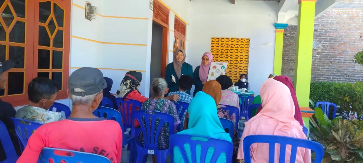 MENUJU LANSIA PRIMA: SOSIALISASI HIPERTENSI, DIABETES, DAN SKRINING STROKE DI POSYANDU DESA SENTONO