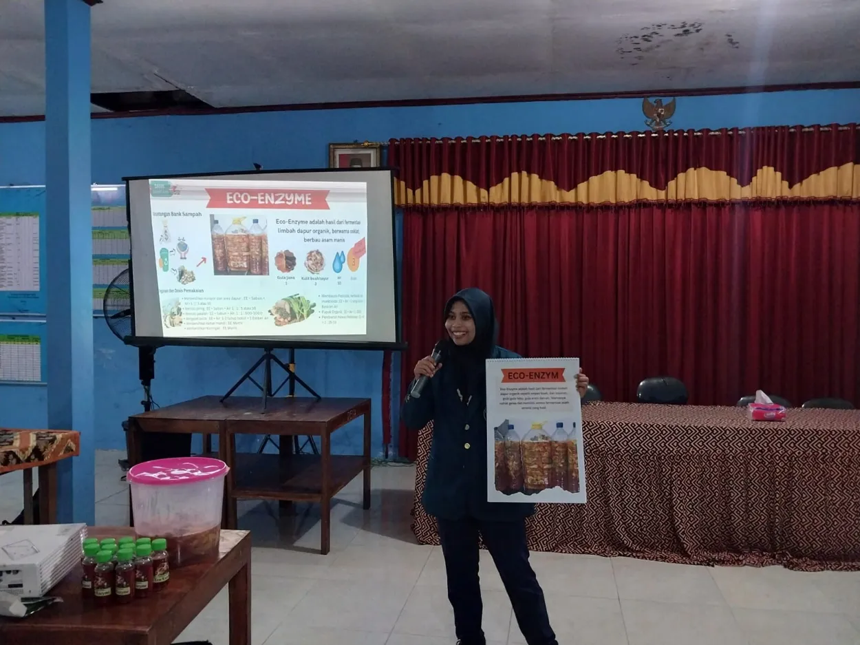 Mahasiswa Tim II KKN Undip Mengolah Limbah Organik Dapur menjadi Ecoenzyme Cairan Serbaguna