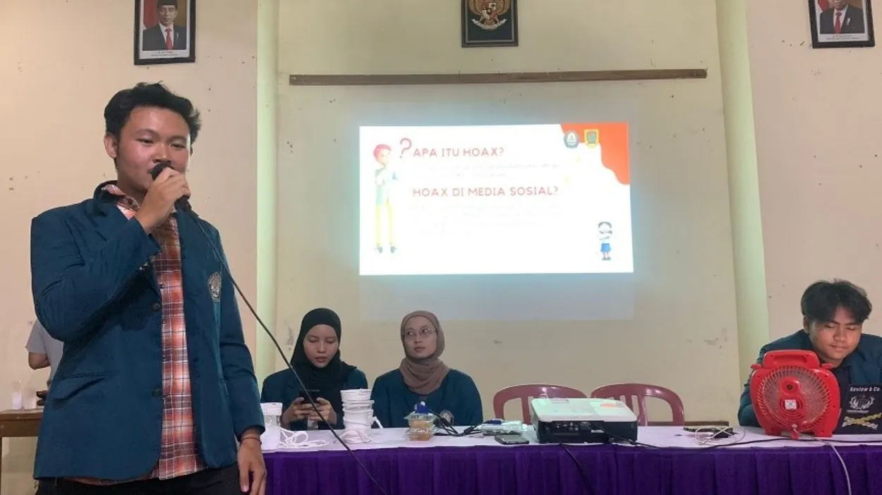 Para Pemuda Untuk Memahami dan Melawan Hoax di Media Sosial