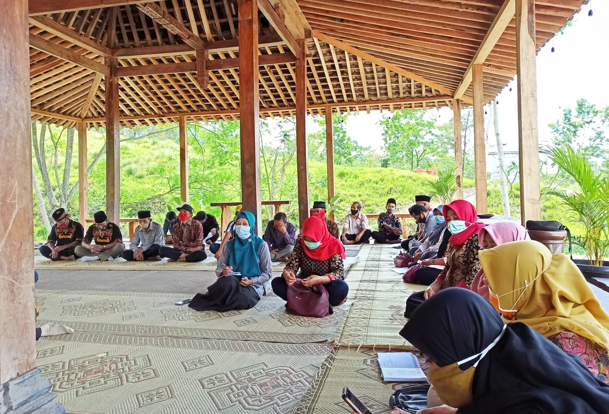 PENYAMPAIAN INFORMASI DI FORUM INFORMAL