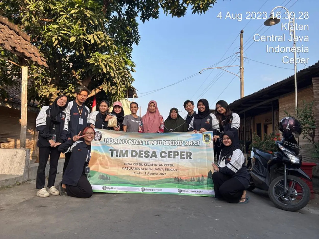 Dukung UMKM Emping: Mahasiswa KKN UNDIP Lakukan Pendampingan Branding Produk Label Kemasan