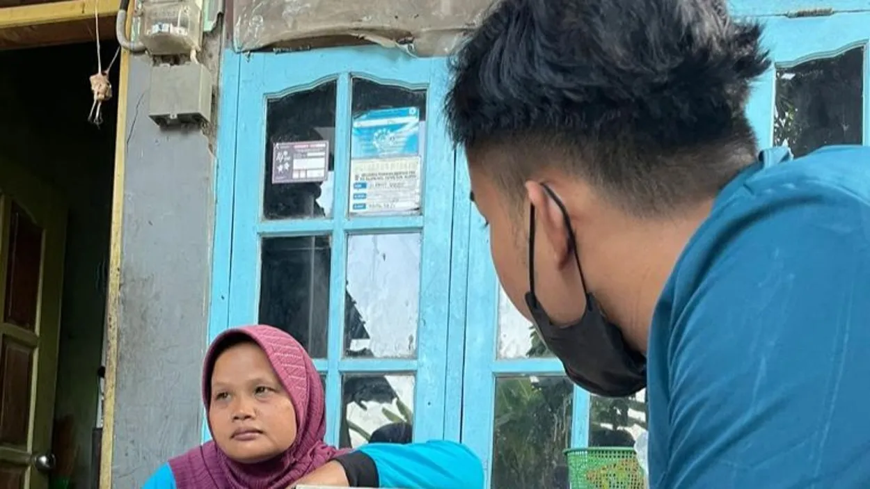 Revitalizing UMKM: Door-to-Door Edukasi Keuangan untuk Keberlanjutan Bisnis