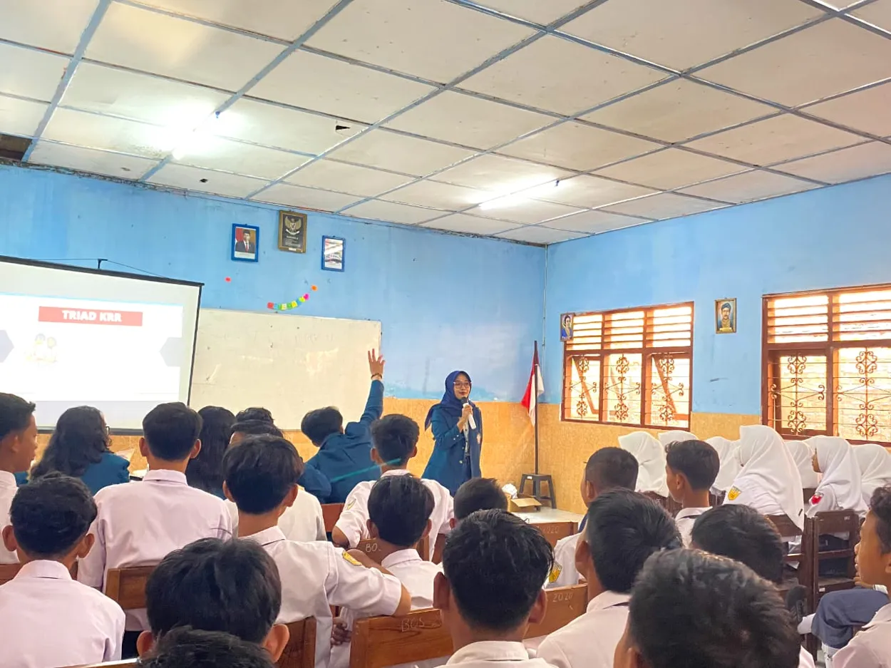 Tegar Remaja Bebas TRIAD KRR : Mahasiswa Tim II KKN UNDIP Lakukan Penyuluhan Kesehatan Reproduksi