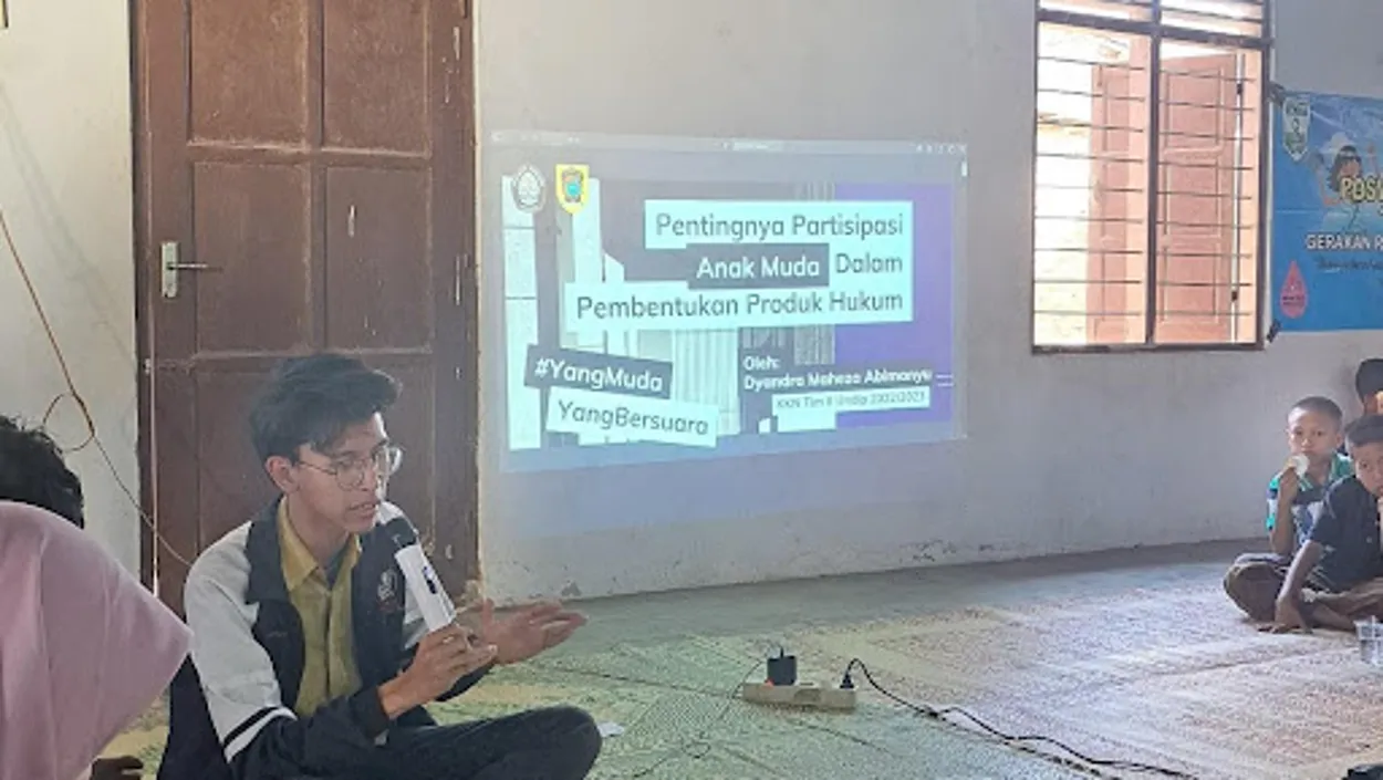 Impresif! Mahasiswa KKN Undip Menyadarkan Anak Muda Untuk Turut Serta Dalam Pembentukan Produk Hukum