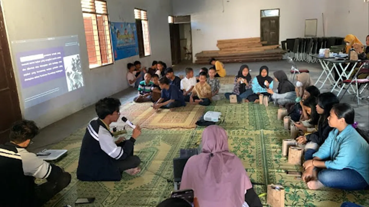 Fenomenal! Mahasiswa KKN Undip Dorong Edukasi Etika Berkomunikasi dan Berinternet Kepada Anak Muda