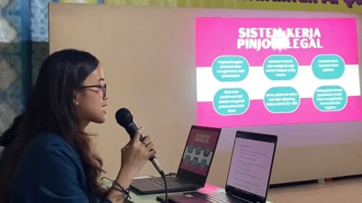 Melindungi Keuangan dengan Bijak: Edukasi Bahaya Pinjaman Online bagi Masyarakat Desa Kajen