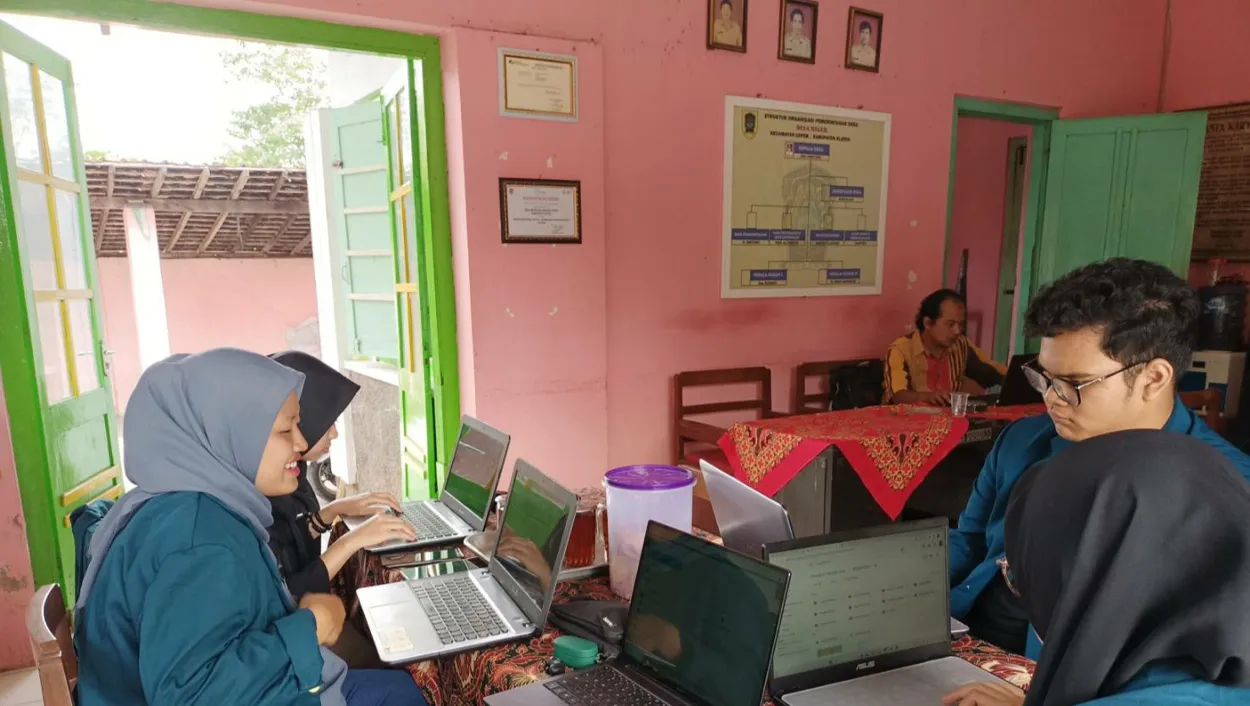 Kontribusi Mahasiswa Undip dalam Branding Desa Meger Melalui Website