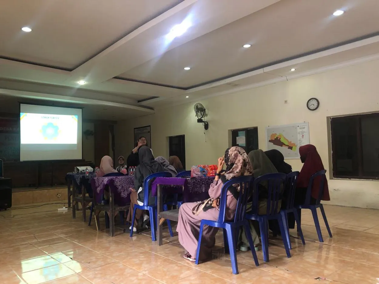 Langkah Awal Menuju Karir Sukses: Pelatihan Pembuatan CV untuk Karang Taruna Desa Kaligawe