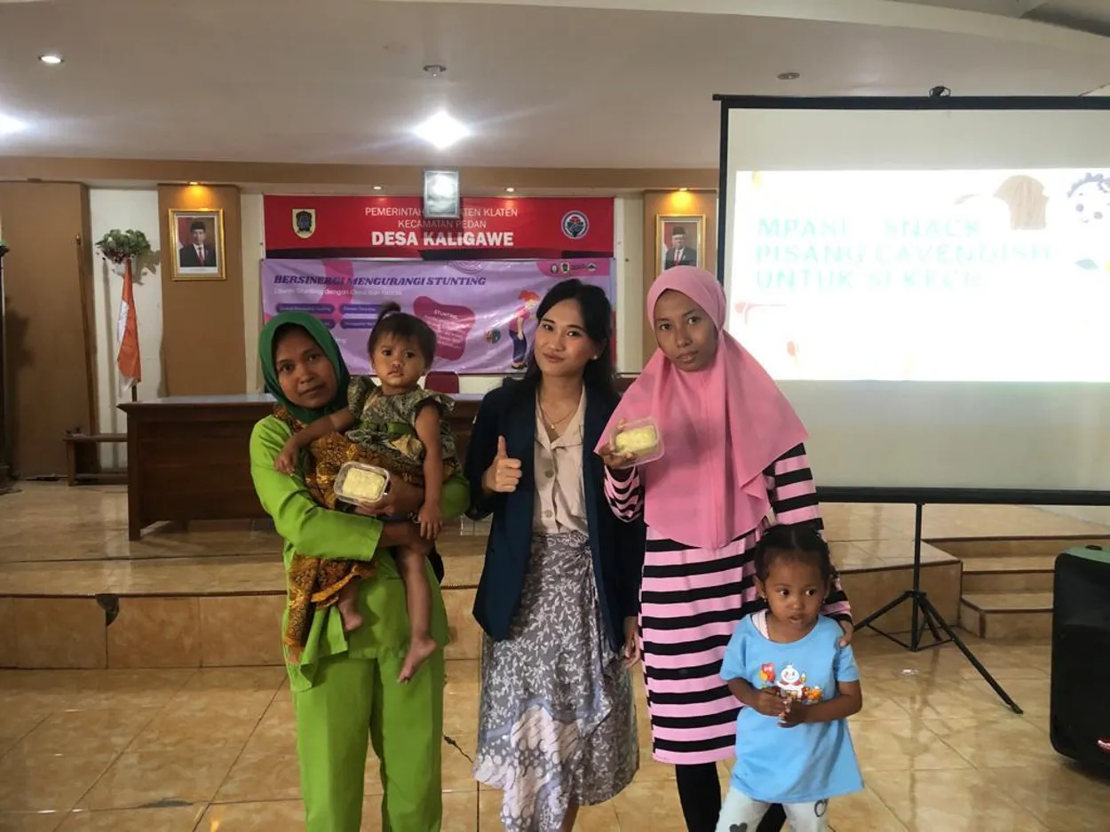 Menyehatkan Langkah Awal Kehidupan, Mahasiswa KKN Undip Ajarkan MP-ASI Bergizi di Desa Kaligawe