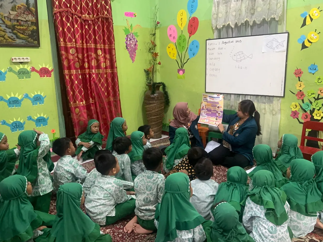 Cegah Bullying pada Anak, Mahasiswa KKN Undip Dampingi Anak-Anak Desa Teloyo Melalui Storytelling