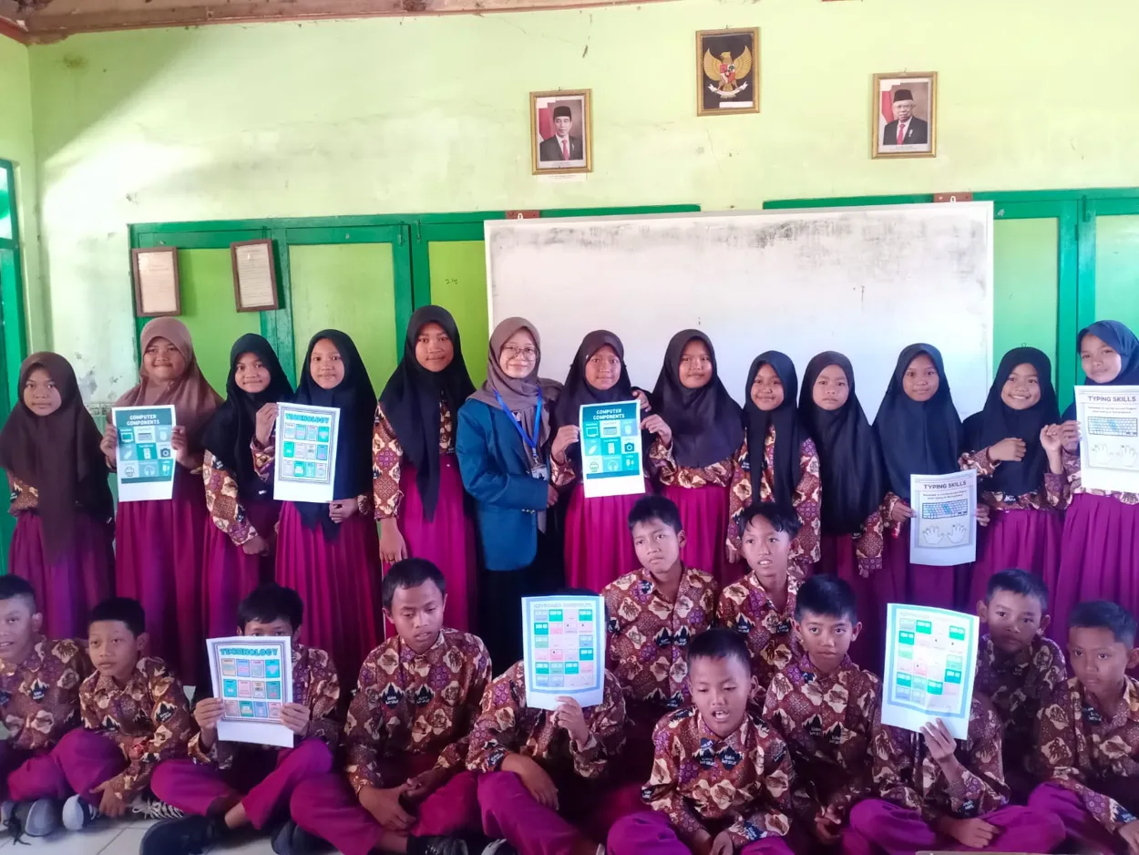 Menjelajahi Dunia Digital, Mahasiswa KKN UNDIP Mengadakan Pelatihan dan Pengenalan Dasar Komputer