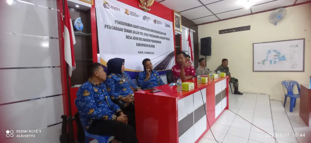 Antusiasme Warga Desa Joho Saat Pencairan Uang Ganti Kerugian (UGK) Pembangunan Tol Jogja-Solo