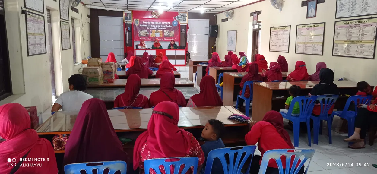 Pendampingan UMKM Desa Joho dalam Pembuatan Izin Usaha: Sinergi dengan PKK Desa Joho